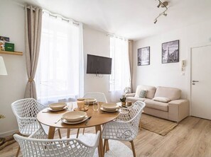 صورة غير مصنفة، 2 من 20، زرّ