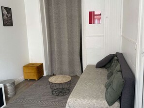 Interior - Comfort in Reims: Internet Access, Cozy (Reims)