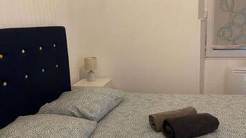 1 quarto, Wi-Fi de cortesia, roupa de cama