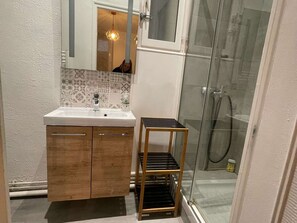 Unclassified image, 4 of 25, button - Comfort in Reims: Internet Access, Cozy (Reims)