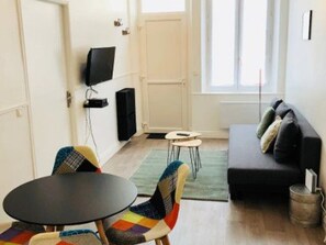 Unclassified image, 2 of 25, button - Comfort in Reims: Internet Access, Cozy (Reims)