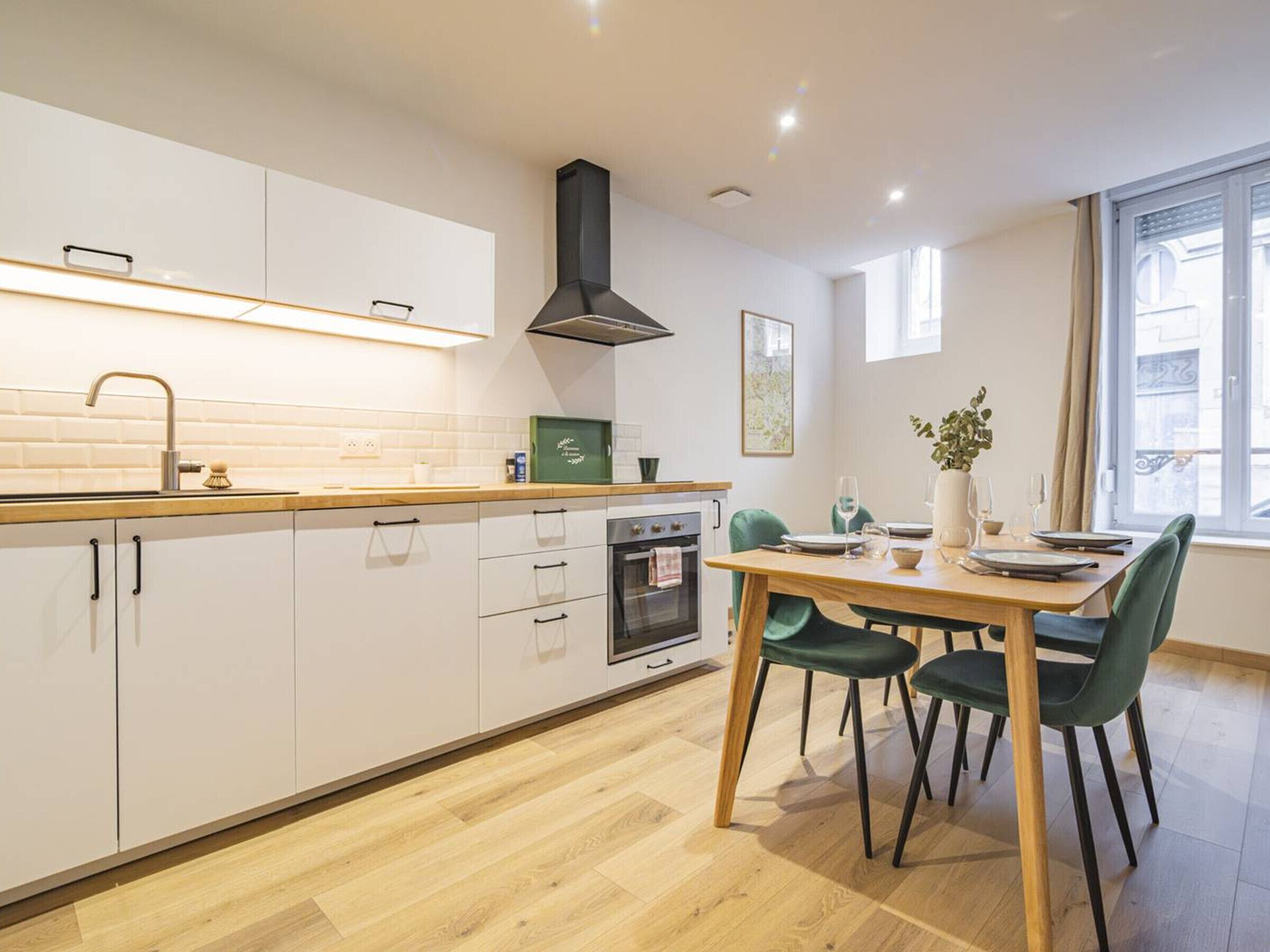 Fridge, microwave, oven, coffee/tea maker