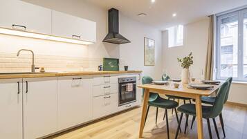 Fridge, microwave, oven, coffee/tea maker