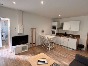 Unclassified image, 2 of 10, button - Cozy Apartment with Terrace in Reims (Reims)