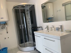 صورة غير مصنفة، 3 من 25، زرّ