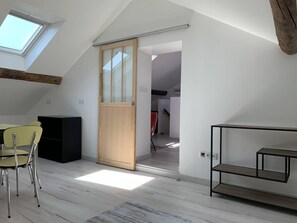 Interior - Bright duplex in Reims - 2 bedrooms, modern and comfortable (Reims)