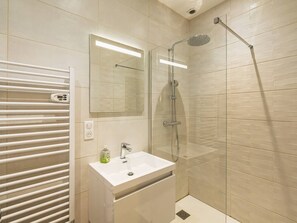 Secador de pelo y toallas