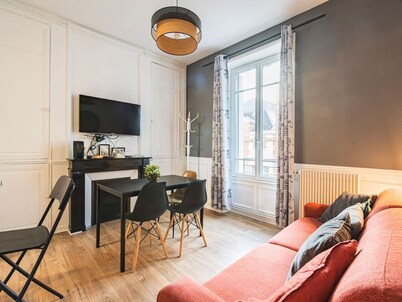 Bright Central Apartment with Wi-Fi in Reims