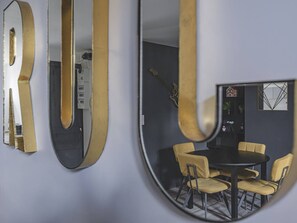 Dining - Exquisite Apartment in the Heart of Reims (Reims)