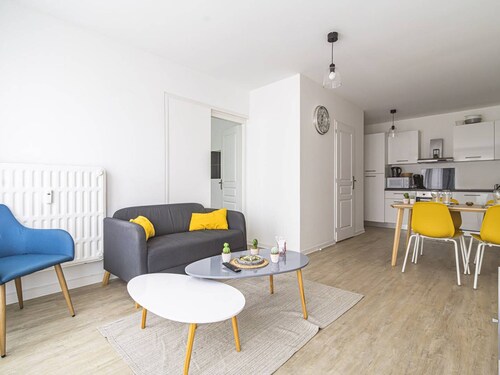 Bright Apartment with WiFi in the Heart of Reims