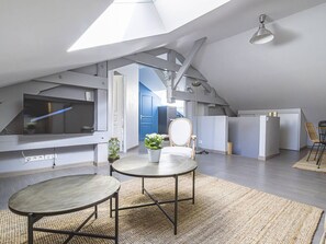 Unclassified image, 2 of 26, button - Chic Apartment in Reims, Comfort & Elegance (Reims)