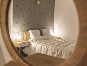 1 bedroom, free WiFi, bed sheets - Chic Apartment in Reims, Comfort & Elegance (Reims)