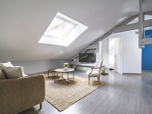 Unclassified image, 5 of 26, button - Chic Apartment in Reims, Comfort & Elegance (Reims)