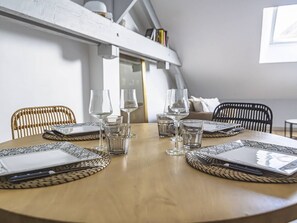 Dining - Chic Apartment in Reims, Comfort & Elegance (Reims)