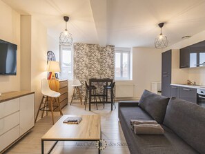 Unclassified image, 2 of 14, button - Modern Loft in Reims - Relaxation and Comfort (Reims)