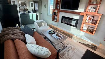 Téléviseur connecté, foyer, livres