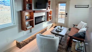 Téléviseur connecté, foyer, livres