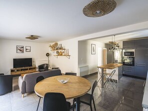 Unclassified image, 3 of 16, button - Comfortable Terrace Apartment in Reims (Reims)