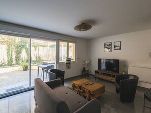 Unclassified image, 5 of 16, button - Comfortable Terrace Apartment in Reims (Reims)