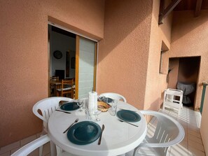 Outdoor dining - Quiet apartment near city center - 4 guests (Capbreton)