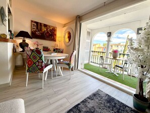 Dining - Bright apartment with loggia, wifi - Port Grimaud (Port Grimaud)