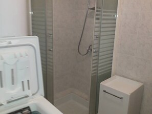 Bathroom - T3 with AC, parking, beach nearby - 5 guests (Canet-Plage)