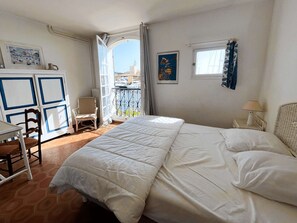 4 bedrooms, free WiFi, bed sheets - Fisherman house with parking - marina view (Port Grimaud)