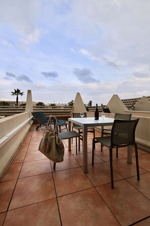 Outdoor dining - DEAUVILLE - Studio Héliopolis F 10 - Luxury Category -  2 people (AGDE)