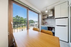 Basic Room, 1 Bedroom (Room 205 (Ocean View)) | 1 bilik tidur, Wi-fi percuma 