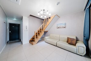Basic Room, 1 Bedroom (Room 305 (Duplex Ocean View)) | 1 bedroom, free WiFi - Samcheok The Ggeullim Pension (Samcheok)
