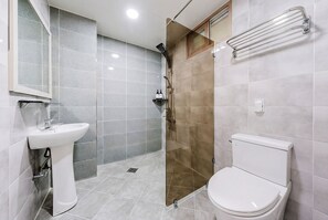Basic Room, 1 Bedroom (Room 102 (Ocean View)) | 1 bedroom, free WiFi - Samcheok The Ggeullim Pension (Samcheok)