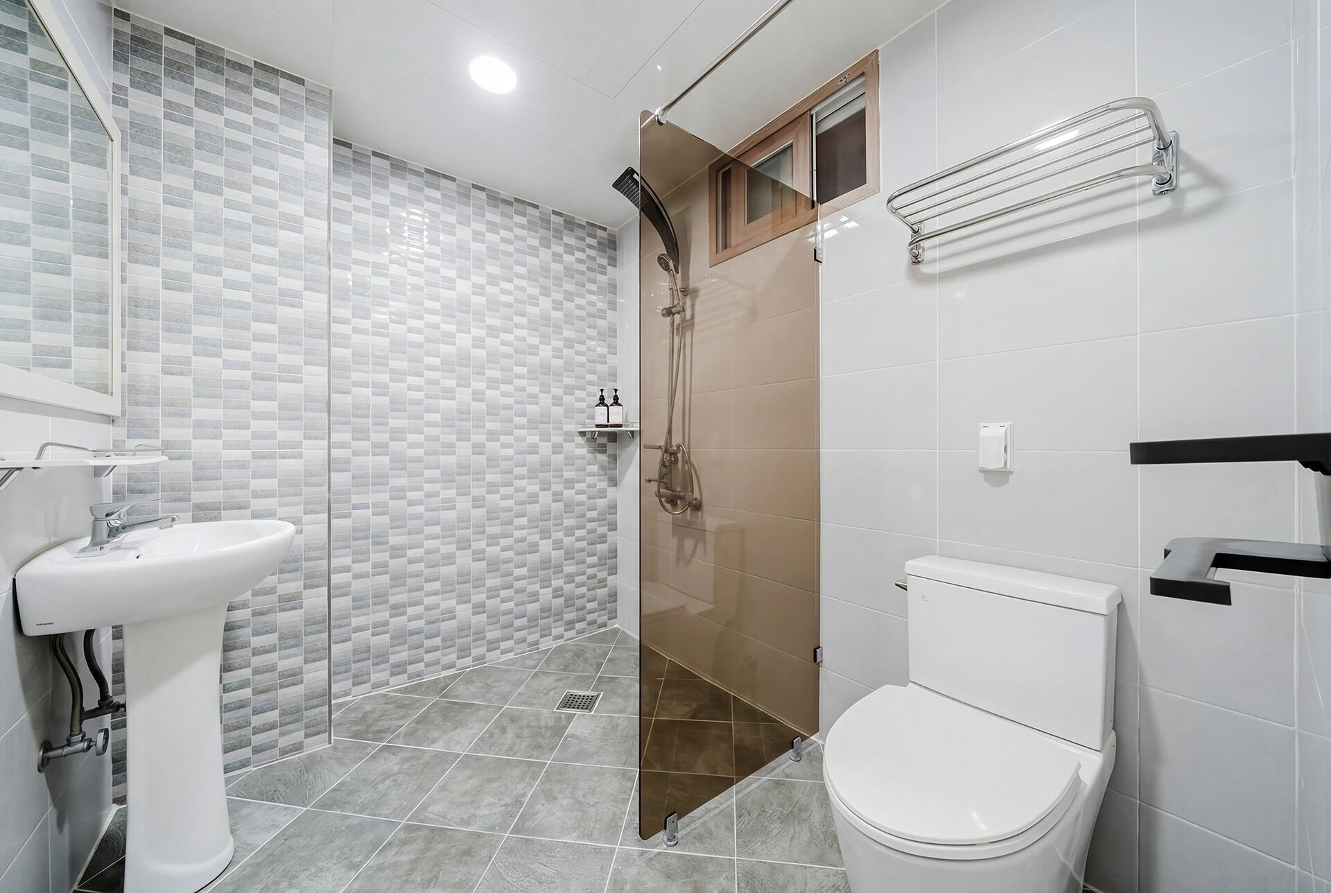Basic Room, 1 Bedroom (Room 201 (Ocean View)) | 1 bedroom, WiFi (free)