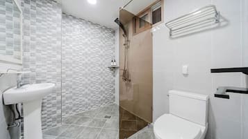 Basic Room, 1 Bedroom (Room 201 (Ocean View)) | 1 bedroom, WiFi (free)
