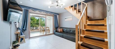 Basic Room, 1 Bedroom (Room 303 (Duplex Ocean View)) | 1 bedroom, free WiFi