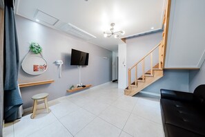 Basic Room, 1 Bedroom (Room 304 (Duplex Ocean View)) | 1 bilik tidur, Wi-fi percuma 