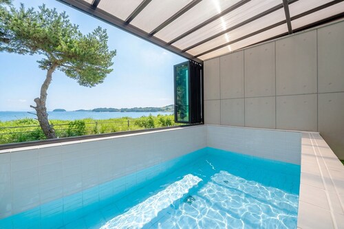 Taean Badameong Pet Pool Villa