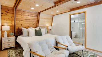 3 habitaciones, escritorio y tabla de planchar con plancha