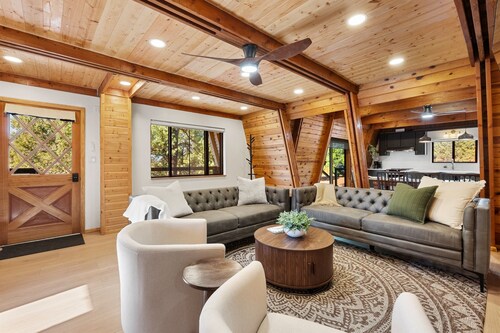 Mighty Moose, Epic Game Lodge Near Grand Canyon Sleeps 10