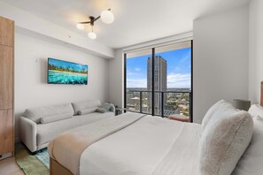 1 bedroom, iron/ironing board, WiFi, bed sheets - Balcony Studio at The Crosby-Miami Worldcenter (Miami)