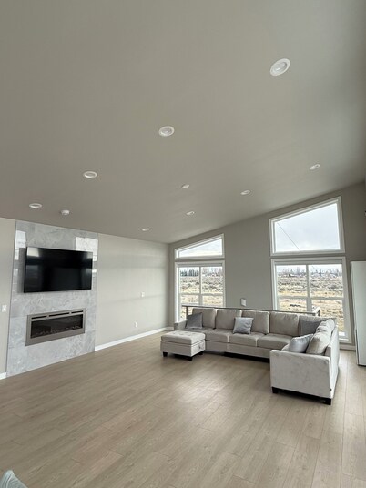 Banks Lake Retreat-Pool, Views & Lake Access