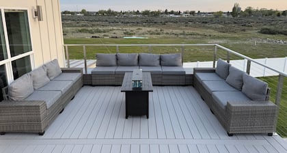 Banks Lake Retreat-Pool, Views & Lake Access