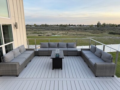 Banks Lake Retreat-Pool, Views & Lake Access