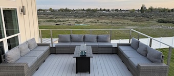 Banks Lake Retreat-Pool, Views & Lake Access