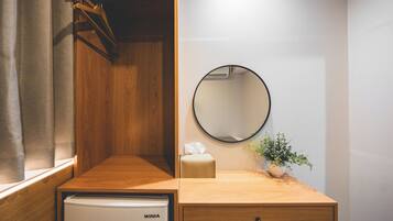 Superior Single Room | Desk, blackout drapes, soundproofing, iron/ironing board
