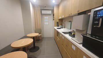Fridge, microwave