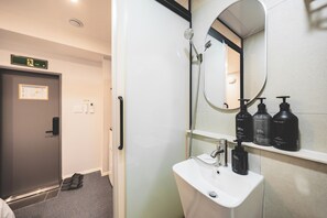 Basic Double Room | Bathroom | Shower, hair dryer, slippers, towels