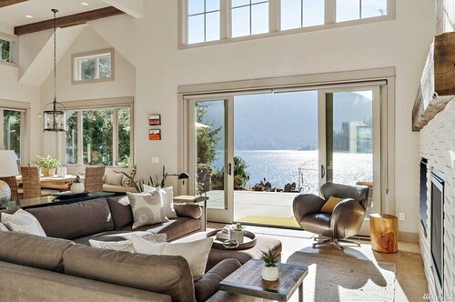 Luxury Lakefront - not far from Seattle
