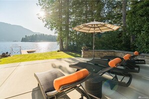 Terrace/patio - Luxury Lakefront - not far from Seattle (Mount Vernon)