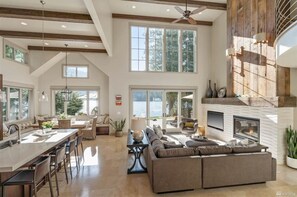 Televisio, takka, pöytätennispöytä