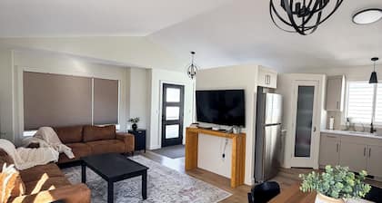 Modern 4BR | Walk to Eastlink | Sleeps 8